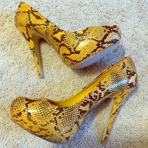 Snake Print Heels Sz: EU 39
